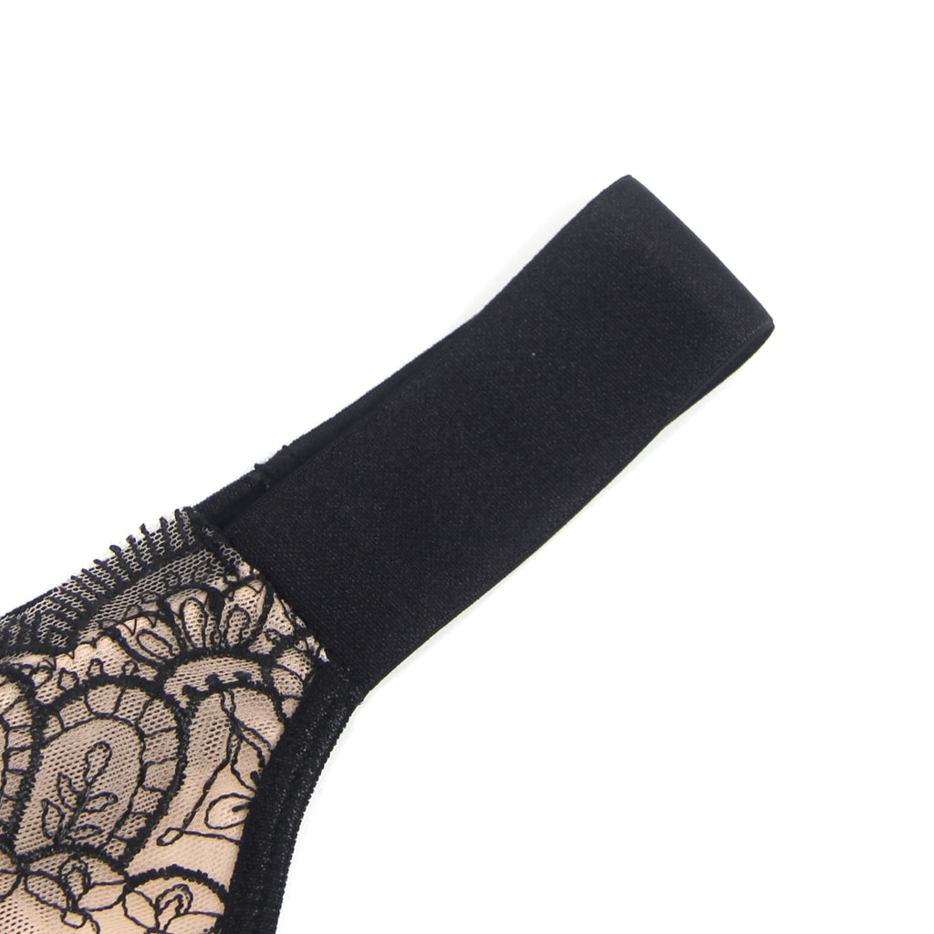Conjunto de Lingerie Preto em Renda com Ligas - Tamanho L