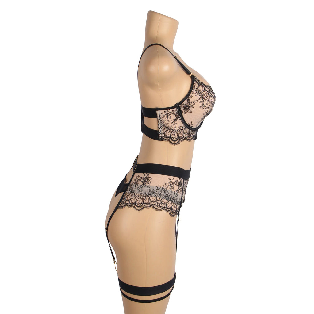 Conjunto de Lingerie Preto em Renda com Ligas - Tamanho M