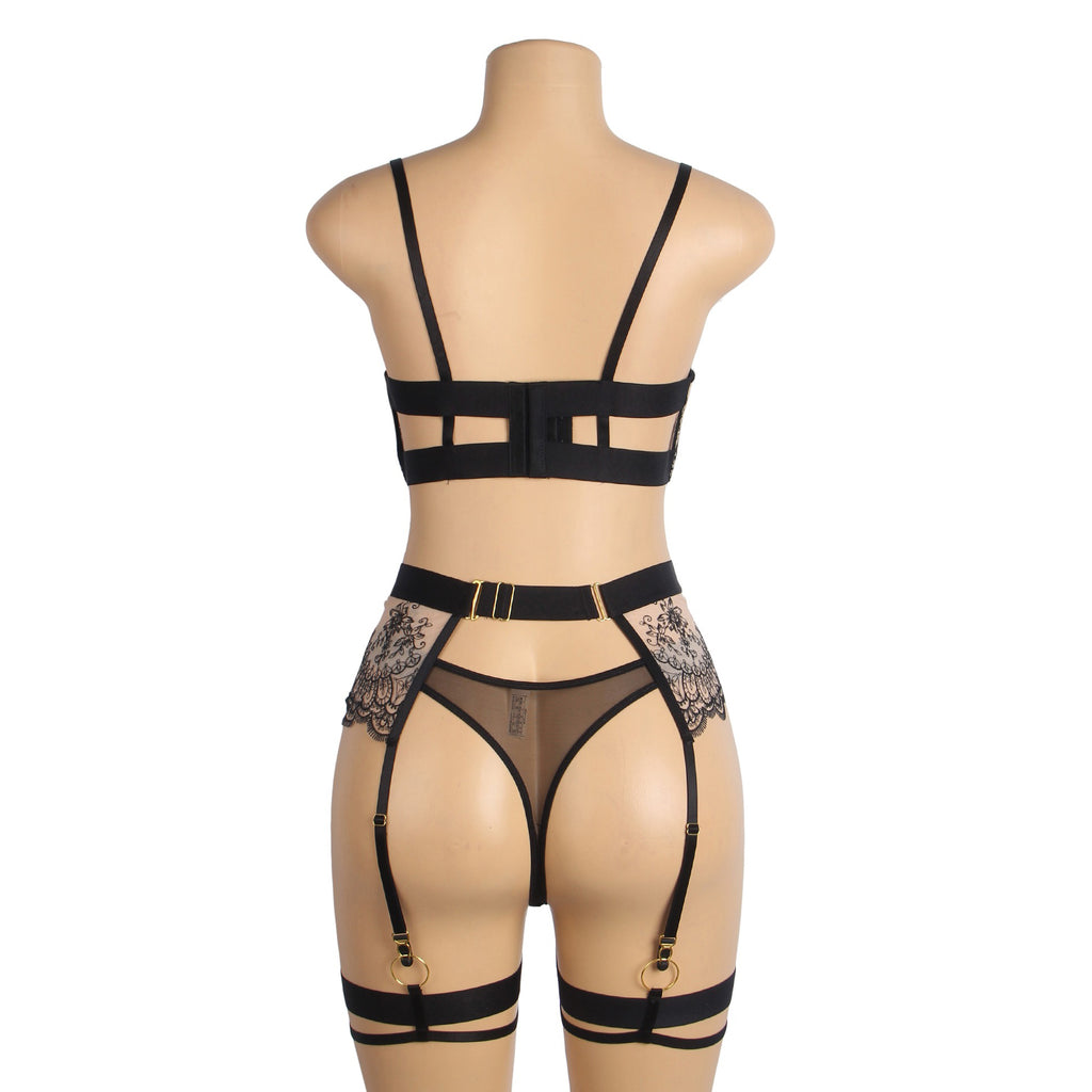 Conjunto de Lingerie Preto em Renda com Ligas - Tamanho M