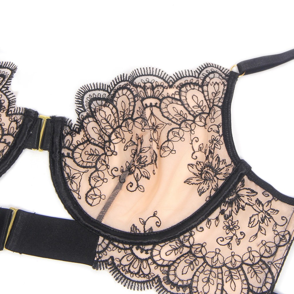 Conjunto de Lingerie Preto em Renda com Ligas - Tamanho L