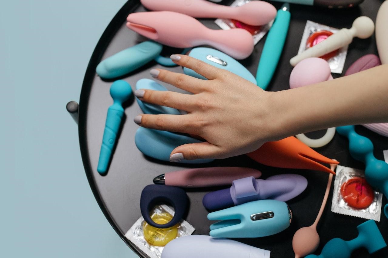 Dildo ou vibrador: qual a melhor opção para si?